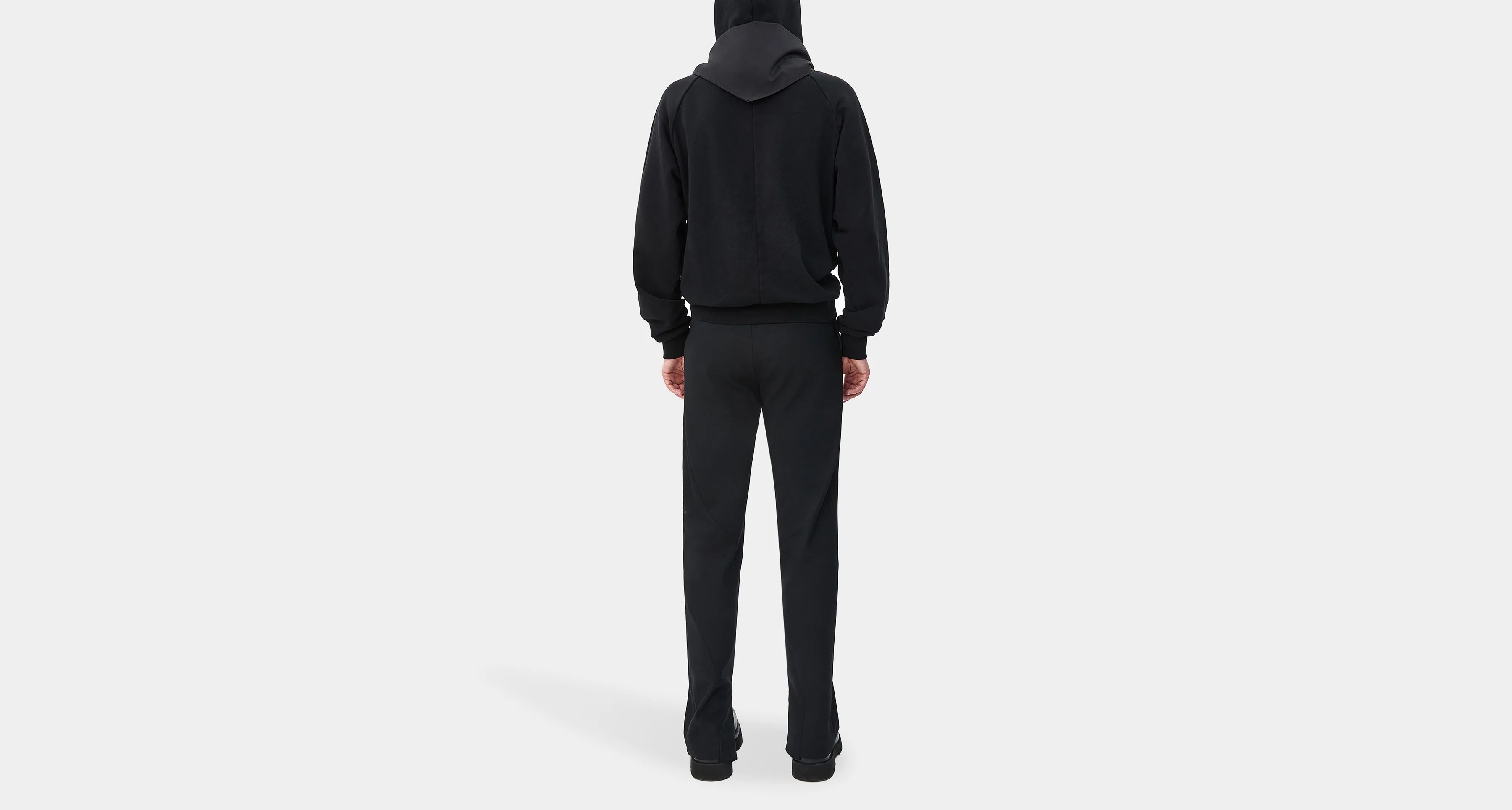 HOODIE W. PRINT EMBROIDERY - Image 4
